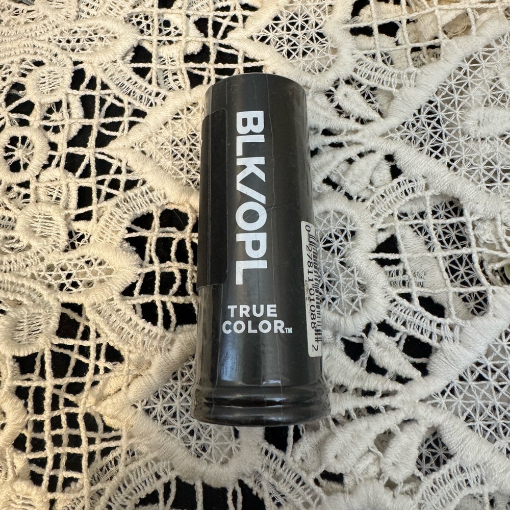 BLK/OPL Stick Foundation